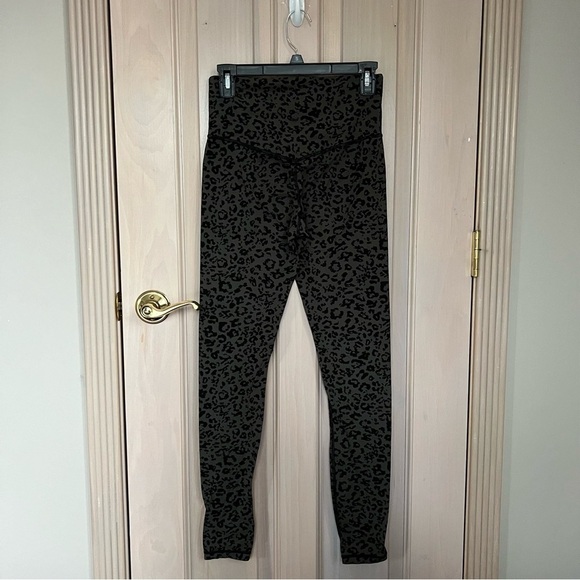 Athleta Elation Ultra High Rise Tight Legging Leopard Print Grey Black 9953 - Picture 4 of 11